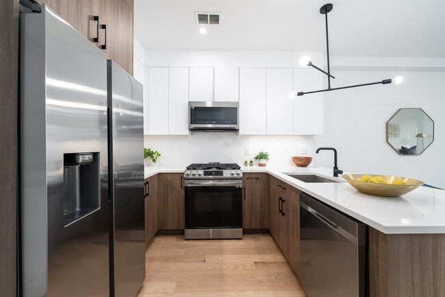 10 Brinkerhoff St in Jersey City, NJ - Foto de edificio - Building Photo