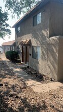 2504 Chelwood Park Blvd NE in Albuquerque, NM - Foto de edificio - Building Photo