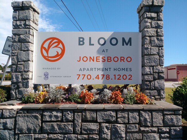 Bloom at Jonesboro in Jonesboro, GA - Foto de edificio - Building Photo