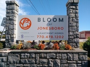 Bloom at Jonesboro in Jonesboro, GA - Foto de edificio - Building Photo