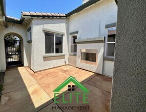 5108 Gold Autumn Way in Elk Grove, CA - Building Photo - Building Photo