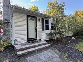 12 Upper Lake Dr in Wantage, NJ - Building Photo