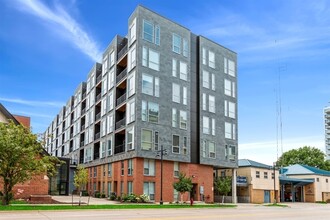 Augusta Place in Iowa City, IA - Building Photo - Building Photo