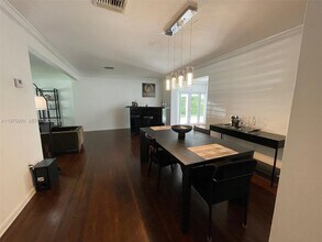 1420 Baracoa Ave in Coral Gables, FL - Foto de edificio - Building Photo