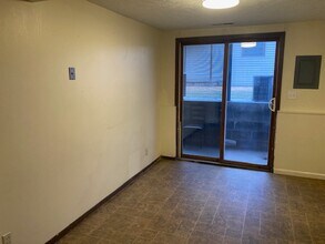 643 Kennedy Dr, Unit 3 in Grand Island, NE - Building Photo - Building Photo