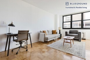 200 E 72nd St in New York, NY - Building Photo