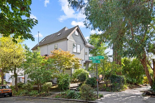 326 30th Ave in Seattle, WA - Building Photo - Building Photo