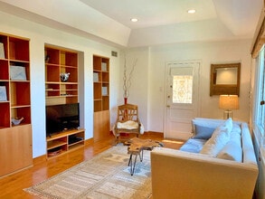 1760 N Fairfax Ave in Los Angeles, CA - Building Photo - Building Photo