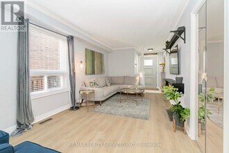 46 Oakmeadow Dr in Brampton, ON - Building Photo - Building Photo