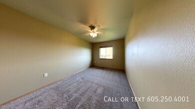 3503 W 93rd St, Unit 3503-04 in Sioux Falls, SD - Building Photo - Building Photo