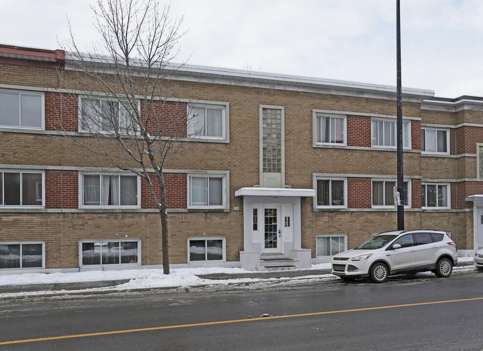 3745 Masson Rue in Montréal, QC - Building Photo
