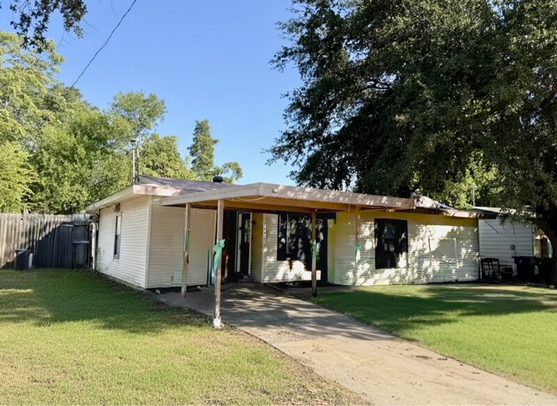 5860 Tracyne Dr in Westworth Village, TX - Building Photo