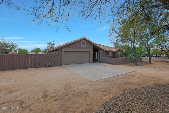 501 E Desert Hills Estate Dr in Phoenix, AZ - Foto de edificio - Building Photo