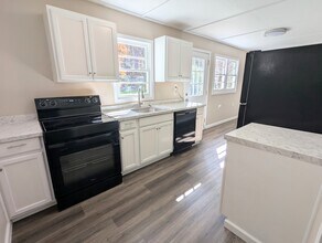 417 Woodlyn Rd in Johnson City, TN - Foto de edificio - Building Photo