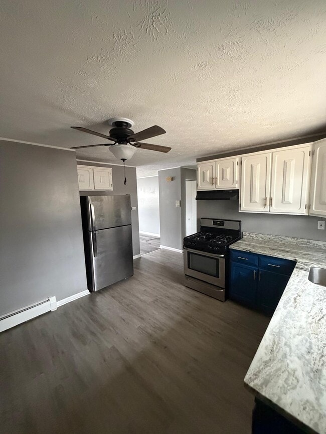 1081 Blue Hills Ave, Unit C in Bloomfield, CT - Building Photo - Building Photo