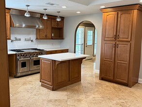 2312 Lisa Ln in West Orange, TX - Building Photo - Building Photo
