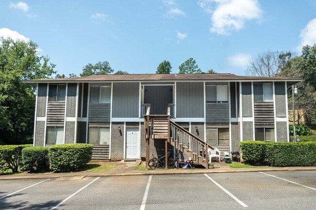 property at 709 Pointe Ct