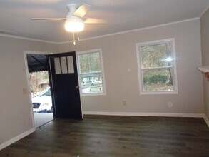541 W Lake Ave NW in Atlanta, GA - Building Photo - Building Photo