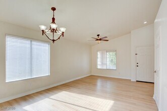 2300 Steinke Ln in Las Vegas, NV - Building Photo - Building Photo