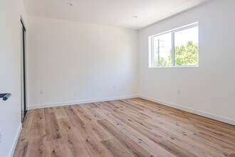11522 Killion St in North Hollywood, CA - Building Photo - Building Photo