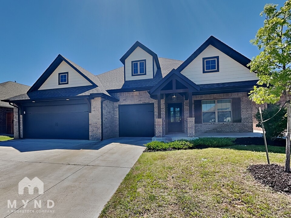 11815 Kylie Elizabeth Rd in Yukon, OK - Building Photo