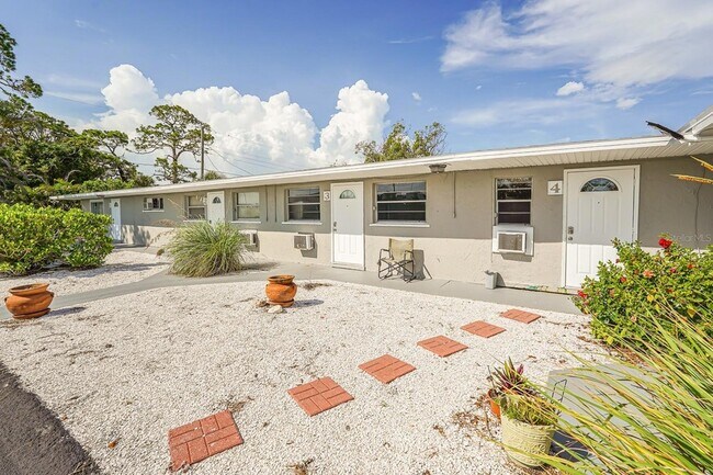 2021 Pennsylvania Ave, Unit 2 in Englewood, FL - Building Photo - Building Photo