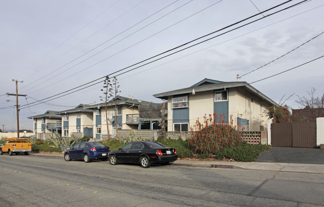 944-966 Amador Ave in Seaside, CA - Building Photo