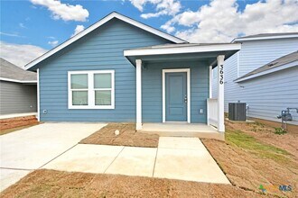 3636 Moon Hl Rd in New Braunfels, TX - Building Photo - Building Photo