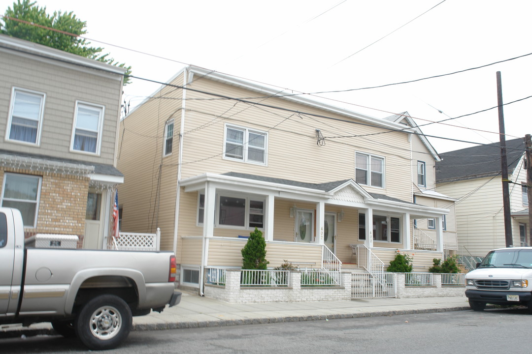 400-402 Washington St in Perth Amboy, NJ - Building Photo