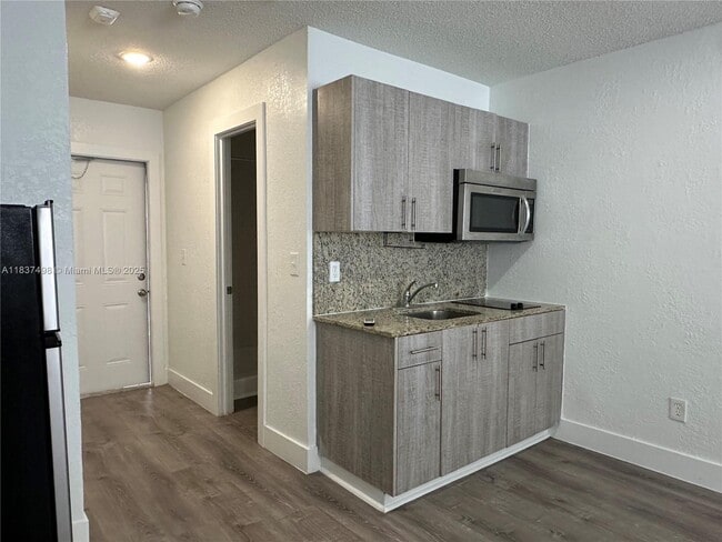 2910 Pierce St in Hollywood, FL - Building Photo - Building Photo