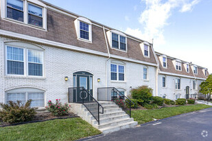 Huntley Ridge East at Hanley Ln. Apartments