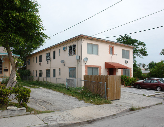 2001 NW Flagler Ter in Miami, FL - Building Photo - Building Photo