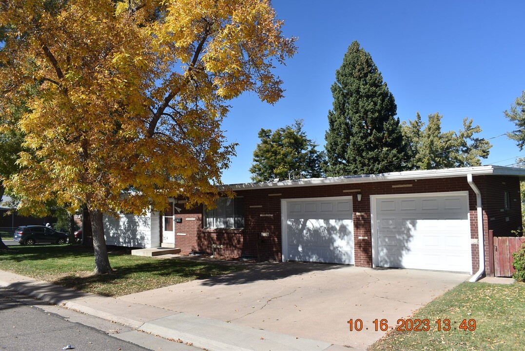 683 W Crestline Ave in Littleton, CO - Building Photo