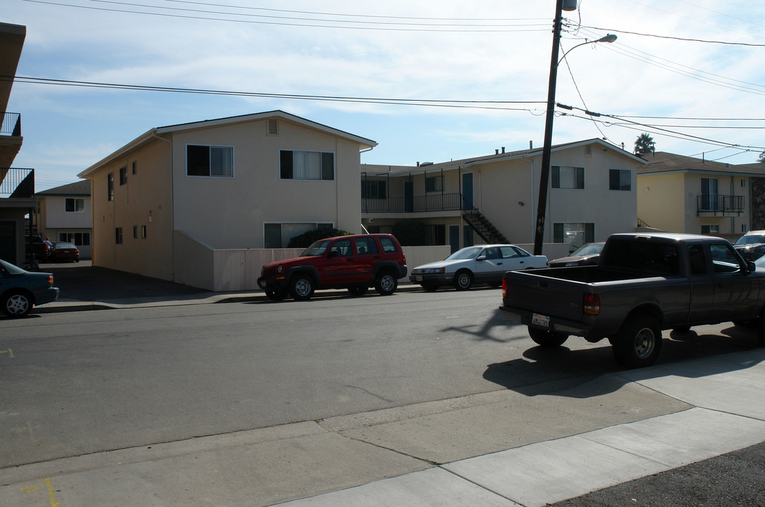 6511 Sabado Tarde in Goleta, CA - Foto de edificio