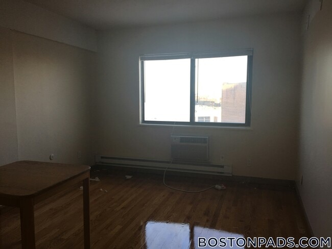 1110 Commonwealth Ave in Boston, MA - Foto de edificio - Building Photo