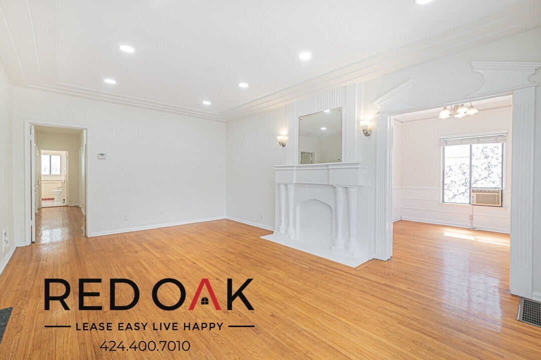 5636 6th St in Los Angeles, CA - Building Photo