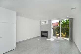 125 Hillcrest Drive in Encinitas, CA - Building Photo - Interior Photo