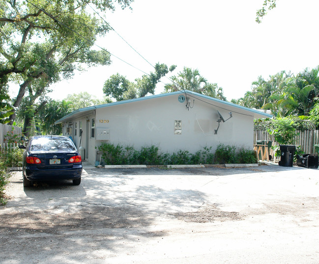 1020 SW 15th Ter in Fort Lauderdale, FL - Building Photo - Building Photo