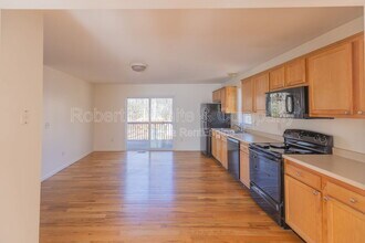 10 Winthrop Dr in Farmington, CT - Building Photo - Building Photo