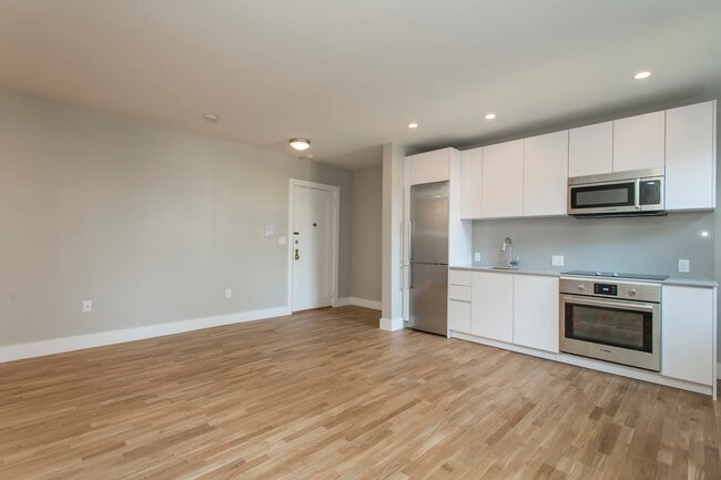 138 Highland Ave in Somerville, MA - Foto de edificio - Building Photo