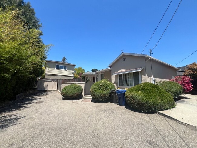 4558 Malabar Ave in Castro Valley, CA - Foto de edificio - Building Photo