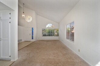 39784 Roripaugh Rd in Temecula, CA - Foto de edificio - Building Photo