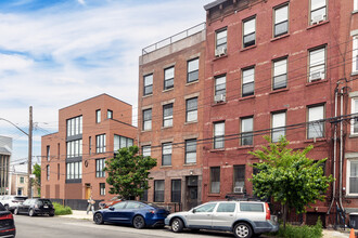 138 Dikeman St in Brooklyn, NY - Building Photo - Building Photo