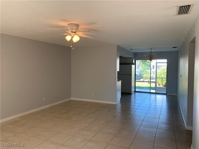 695 110th Ave N in Naples, FL - Building Photo - Building Photo