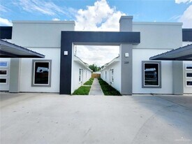 2201 S Pamplona St, Unit 4 in Pharr, TX - Building Photo