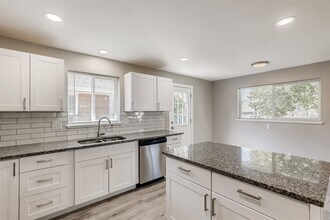 1732 Florence St in Aurora, CO - Building Photo - Building Photo