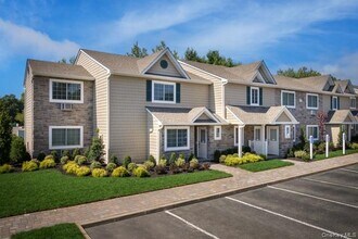 299 Cassa Loop in Holtsville, NY - Building Photo - Building Photo
