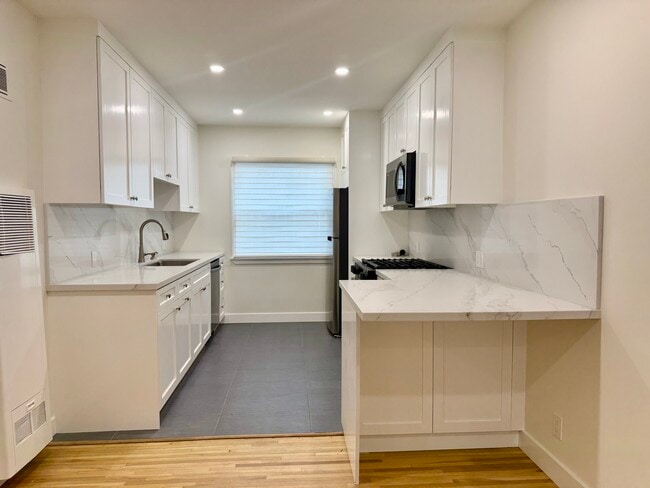 3563 1/2 Keystone Ave, Unit 3563 1/2 in Los Angeles, CA - Foto de edificio - Building Photo