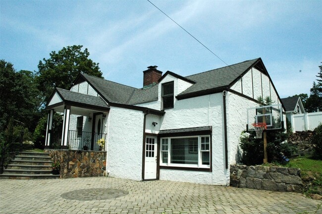 20 Annadale St in Armonk, NY - Building Photo - Building Photo