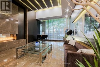 101 Charles St E in Toronto, ON - Building Photo - Building Photo